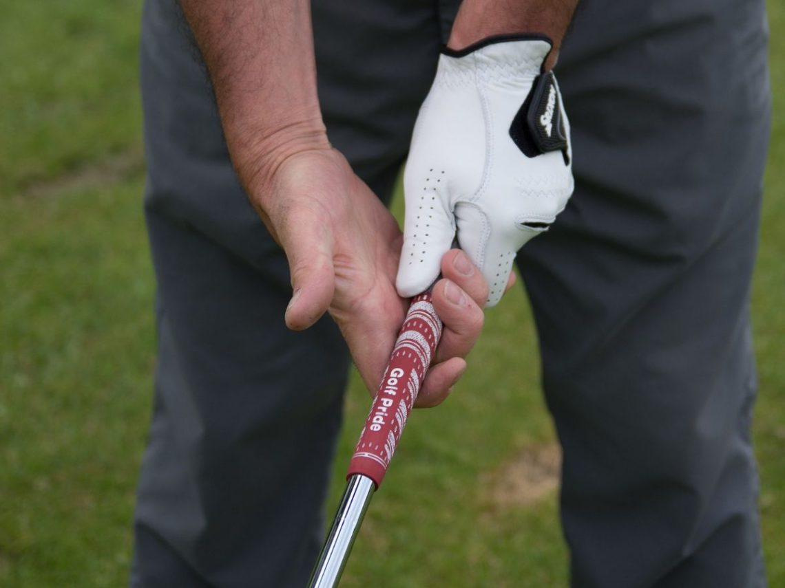 Ghi nhớ lưu ý giúp cải thiện kỹ thuật cầm gậy golf