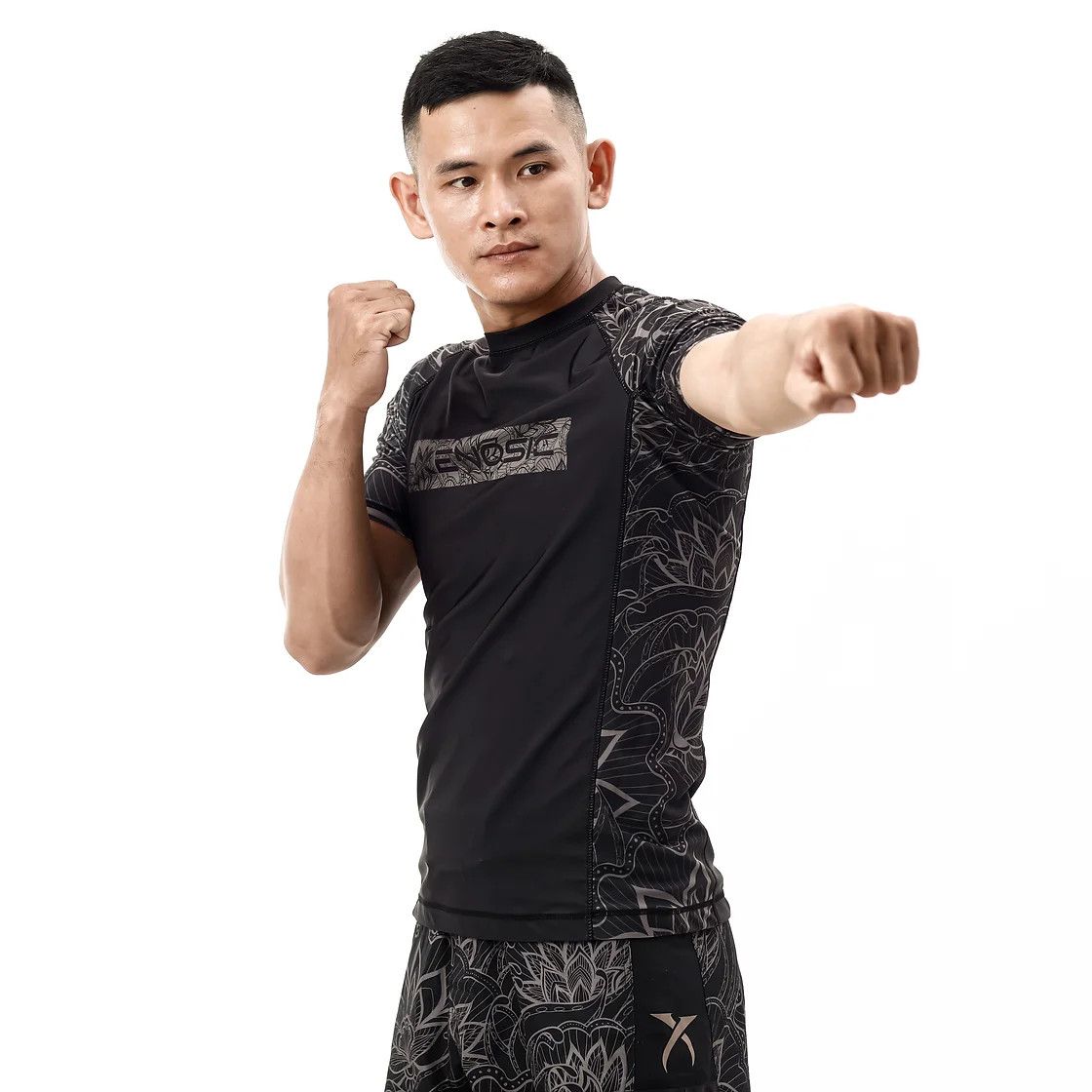 Phơi rash guard BJJ dưới quạt: Bí quyết khô nhanh trong mùa mưa