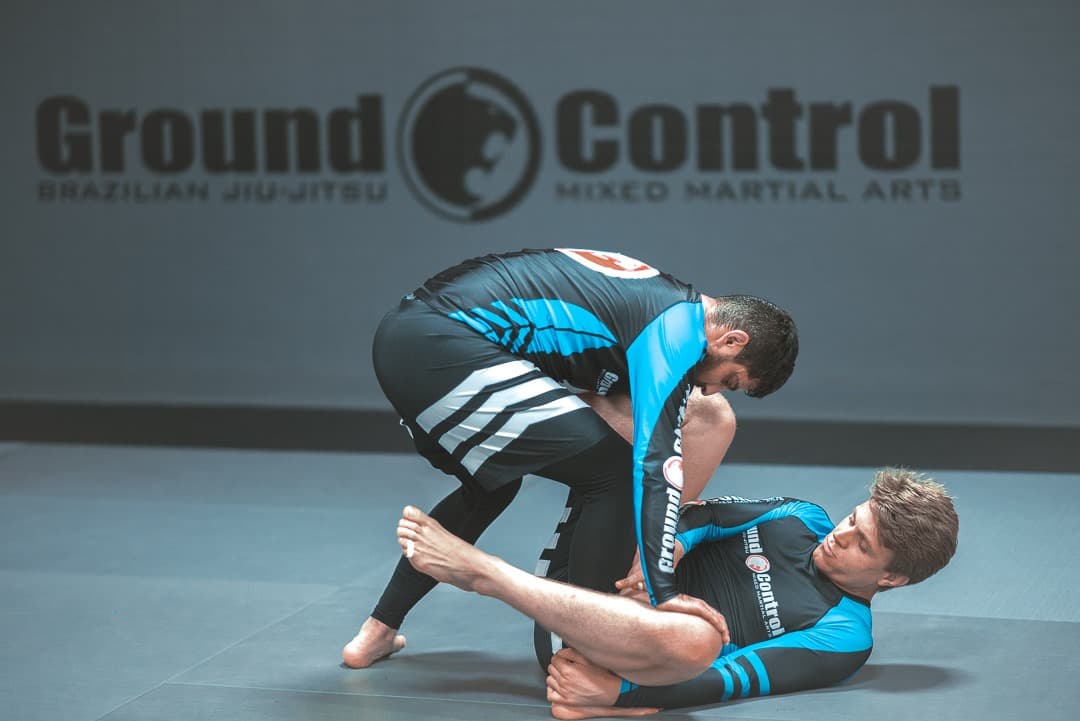 Rash guard BJJ đắt tiền có chịu được cường độ tập luyện cao không?