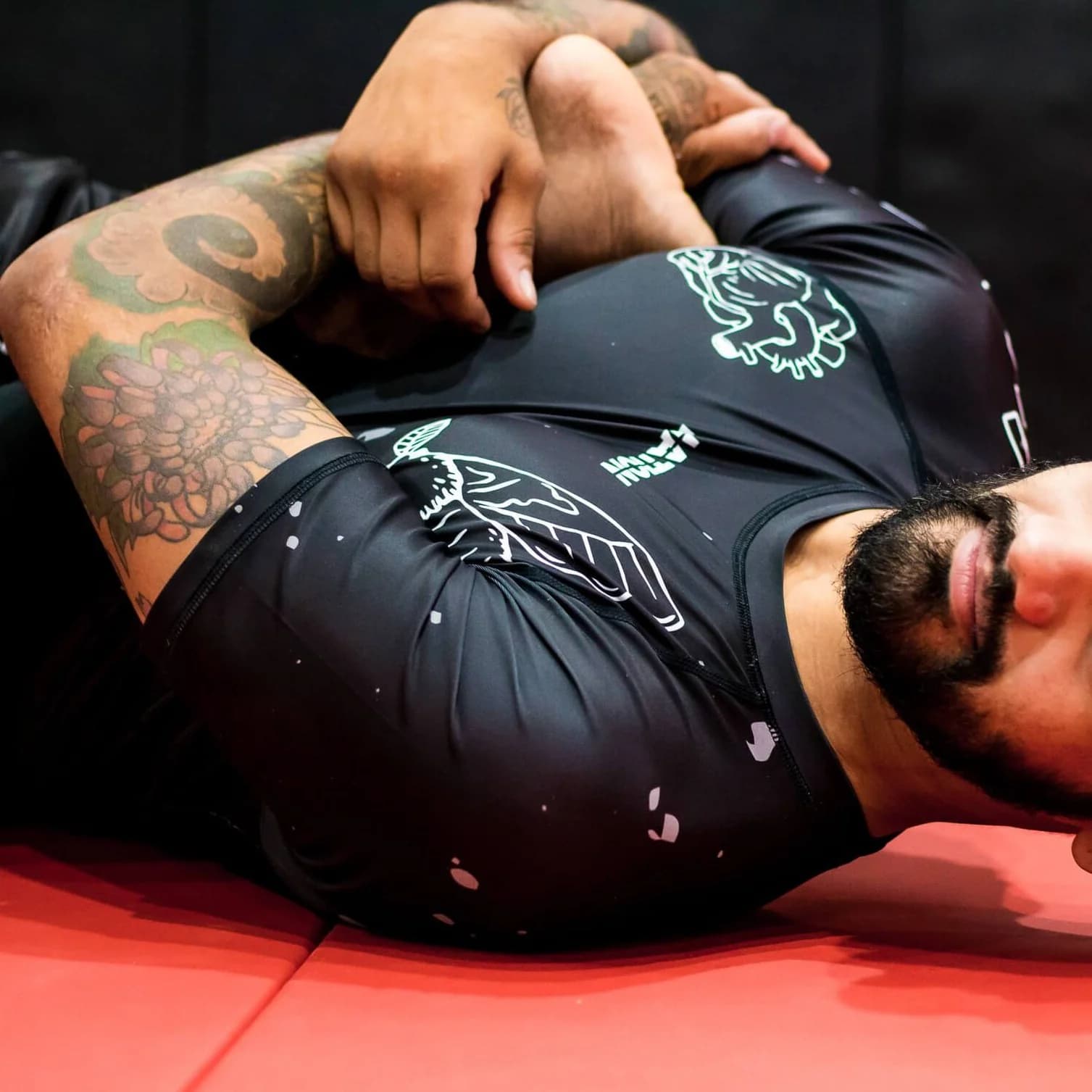 Cách bảo quản màu sắc rash guard BJJ để không bị phai màu