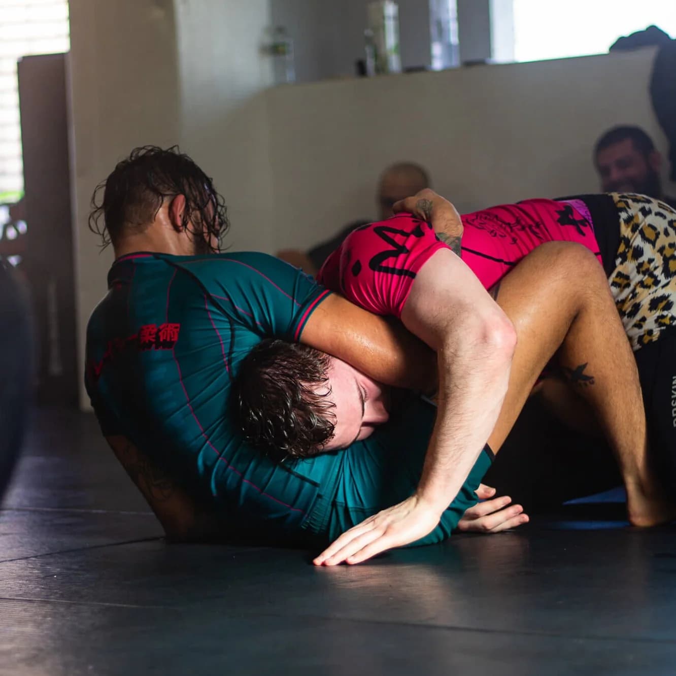 BJJ: Chọn Rashguard Hay Gi Để Tập Thoải Mái Và Hiệu Quả Hơn?