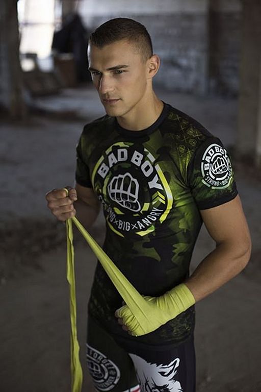 Ảnh hưởng của sự tự tin từ bộ đồ BJJ rash guard đẹp đến hiệu suất tập luyện