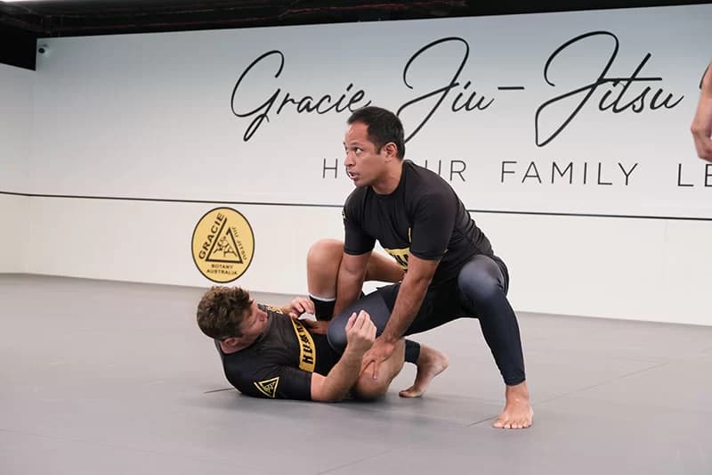 Rash guard BJJ cao cấp có chống phai màu tốt hơn hàng giá rẻ không?