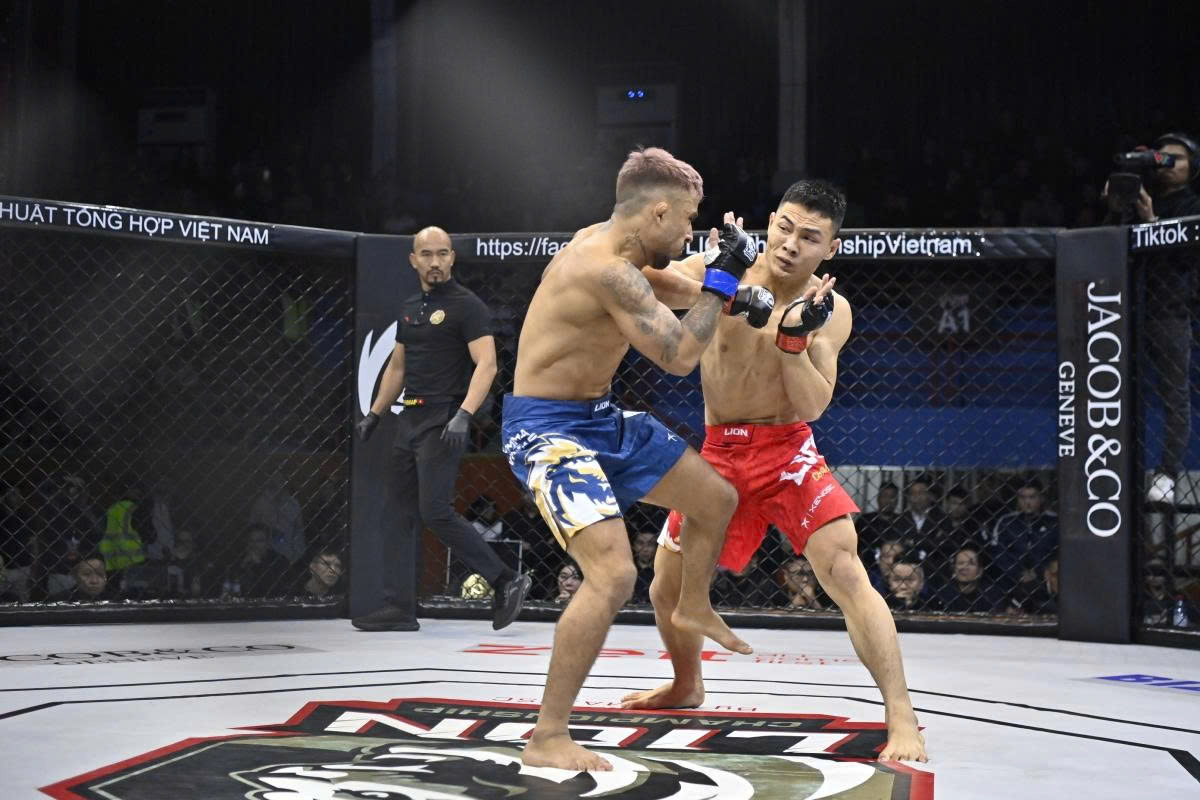 Võ sĩ Việt Nam đánh bại đối thủ Trung Quốc ở MMA Championship 24 | Báo Dân trí