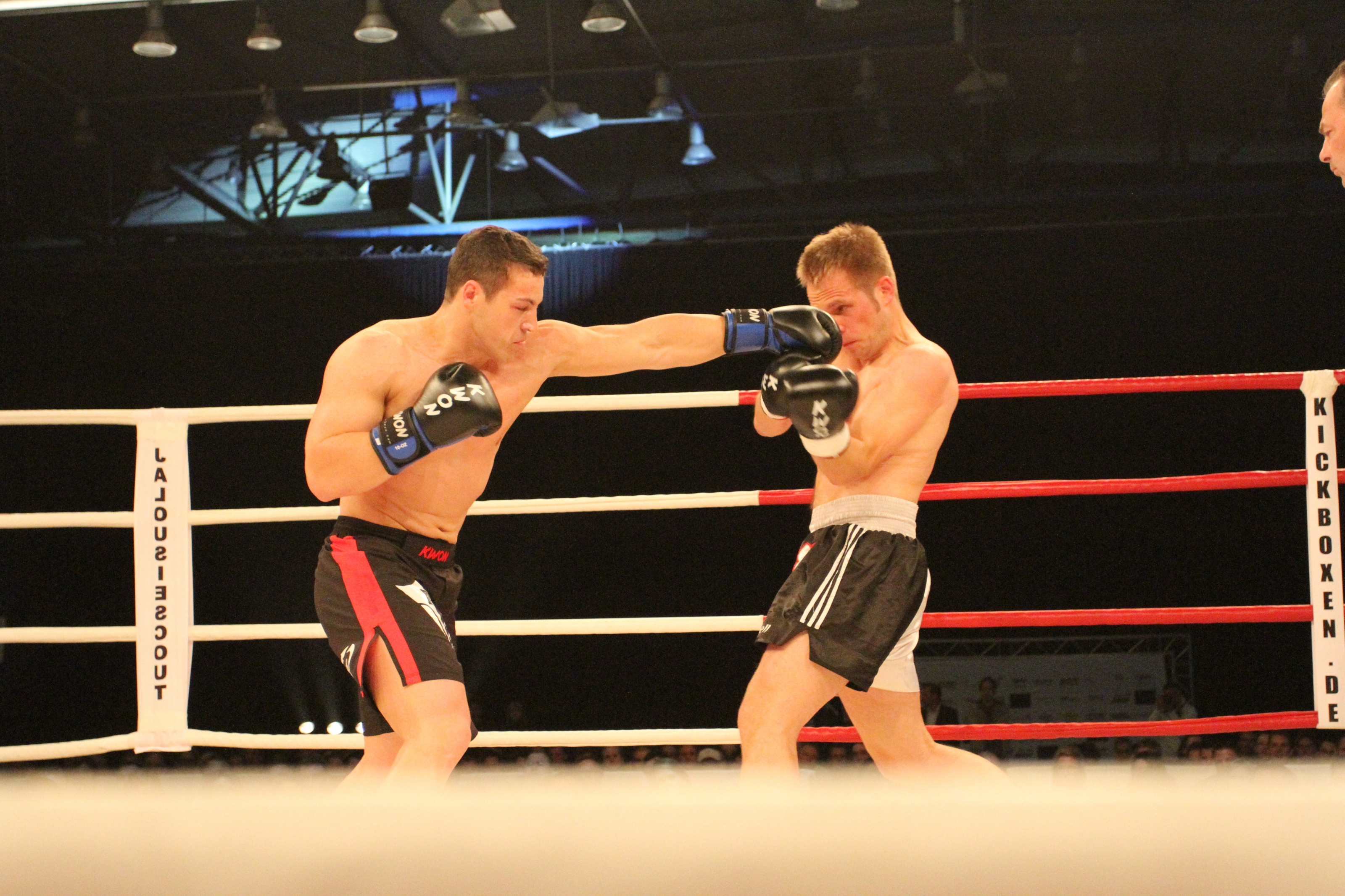 Kick Boxing Khác Gì Boxing? Phân Biệt Đòn Đấm, Đá Và Cách Tập