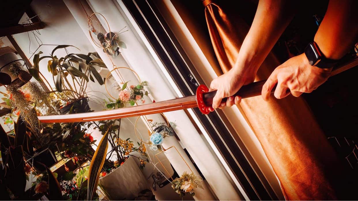 Những lưu ý bạn cần biết khi mua kiếm nhật trưng bày phong thủy