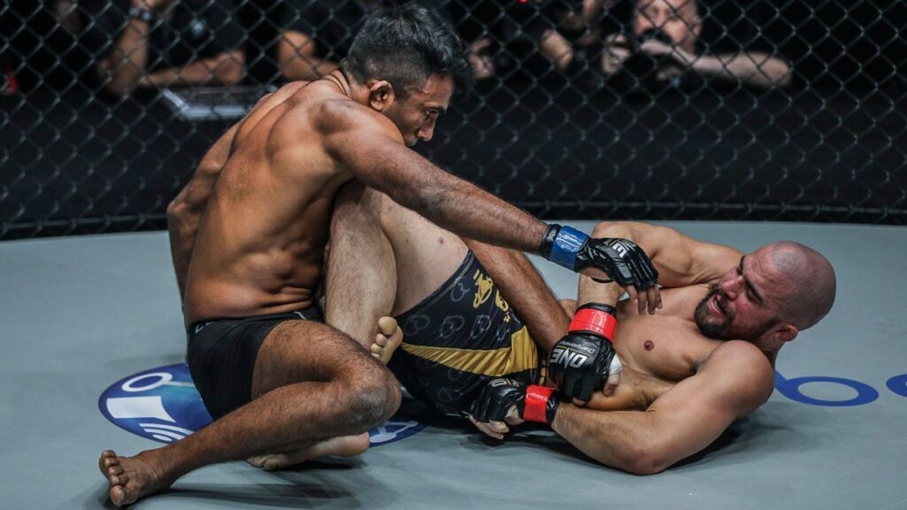 Những đòn tấn công cấm dùng trong thi đấu MMA