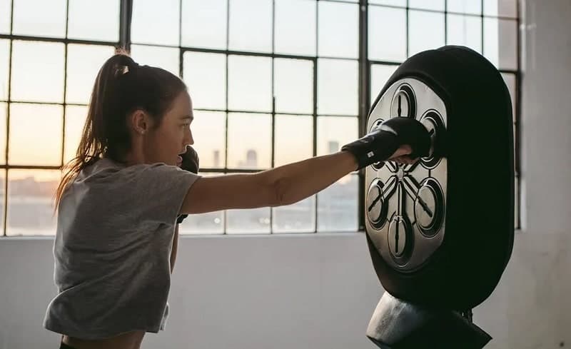 Hạn chế của máy tập boxing có nhạc tại nhà so với việc tập luyện tại phòng tập