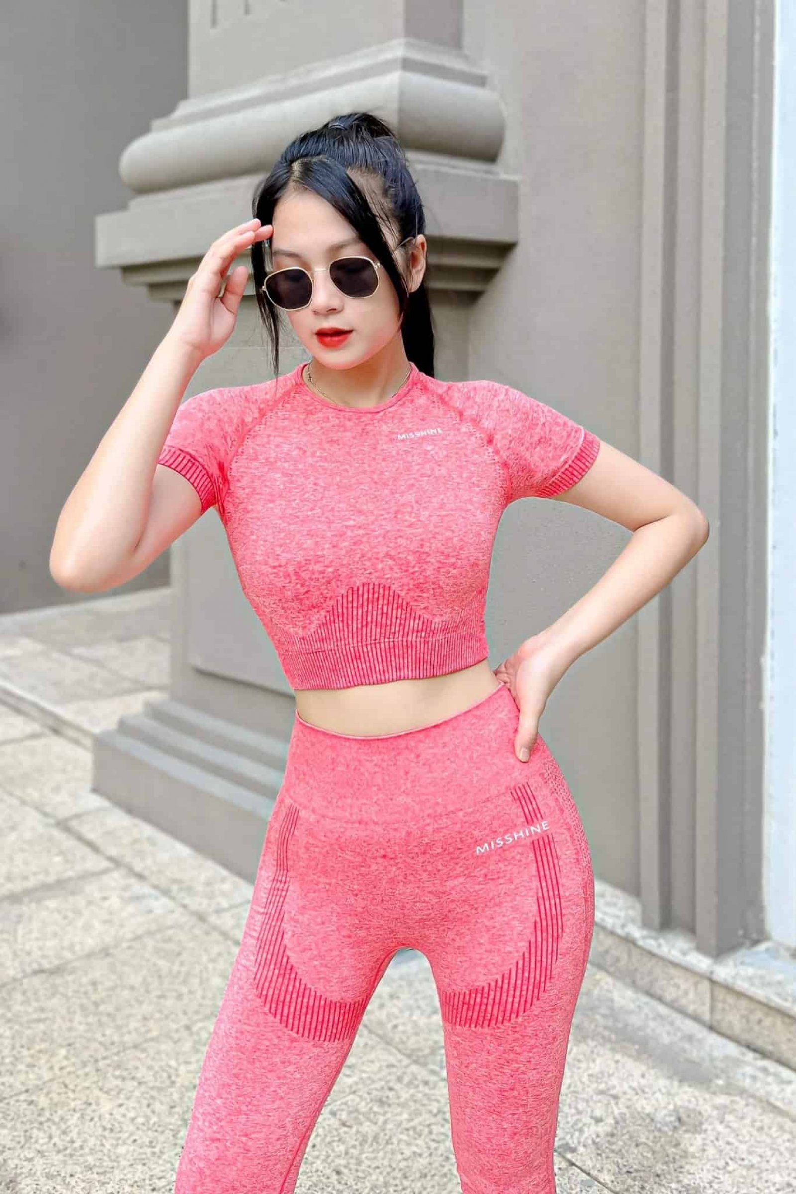 SET ĐỒ TẬP GYM NỮ PHỐI MÀU THỜI TRANG LÝ TƯỞNG CHO CÁC BUỔI LUYỆN TẬP NĂNG ĐỘNG