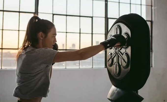 Máy Boxing Có Nhạc Có Phù Hợp Với Tập Luyện Cường Độ Cao Như Bao Cát?