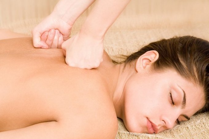 Phương pháp massage bấm huyệt đả thông kinh lạc Đông Y hiện đại công nghệ cao
