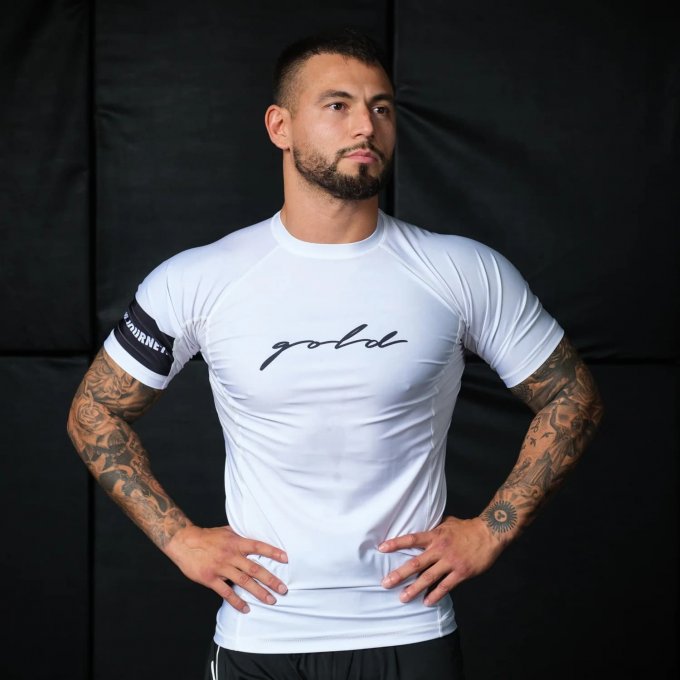 Thi Đấu BJJ: Nên Chọn Rashguard Hay Gi?