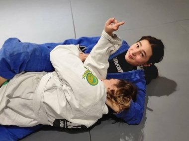 Chất Liệu Võ Phục Gi Trong BJJ: Yếu Tố Nào Quyết Định Độ Bền?