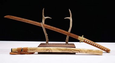 Kiếm gỗ samurai Nhật Bản bao kiếm họa tiết đẹp mắt 034