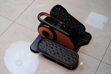 Máy tập chân đa năng tại nhà không gây tiếng ồn MTE007